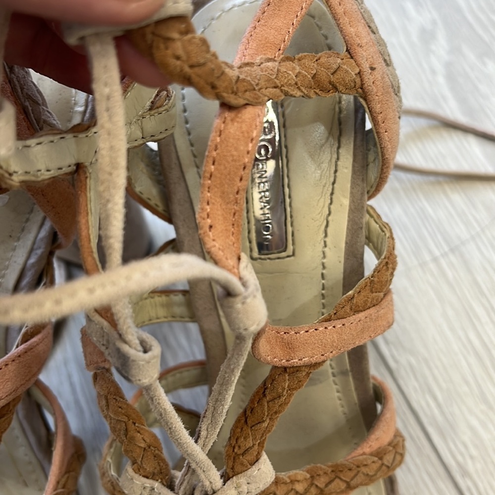 BCBGeneration Leather Lace Up 4” Block Heels—Size 8.5– - Picture 4 of 6